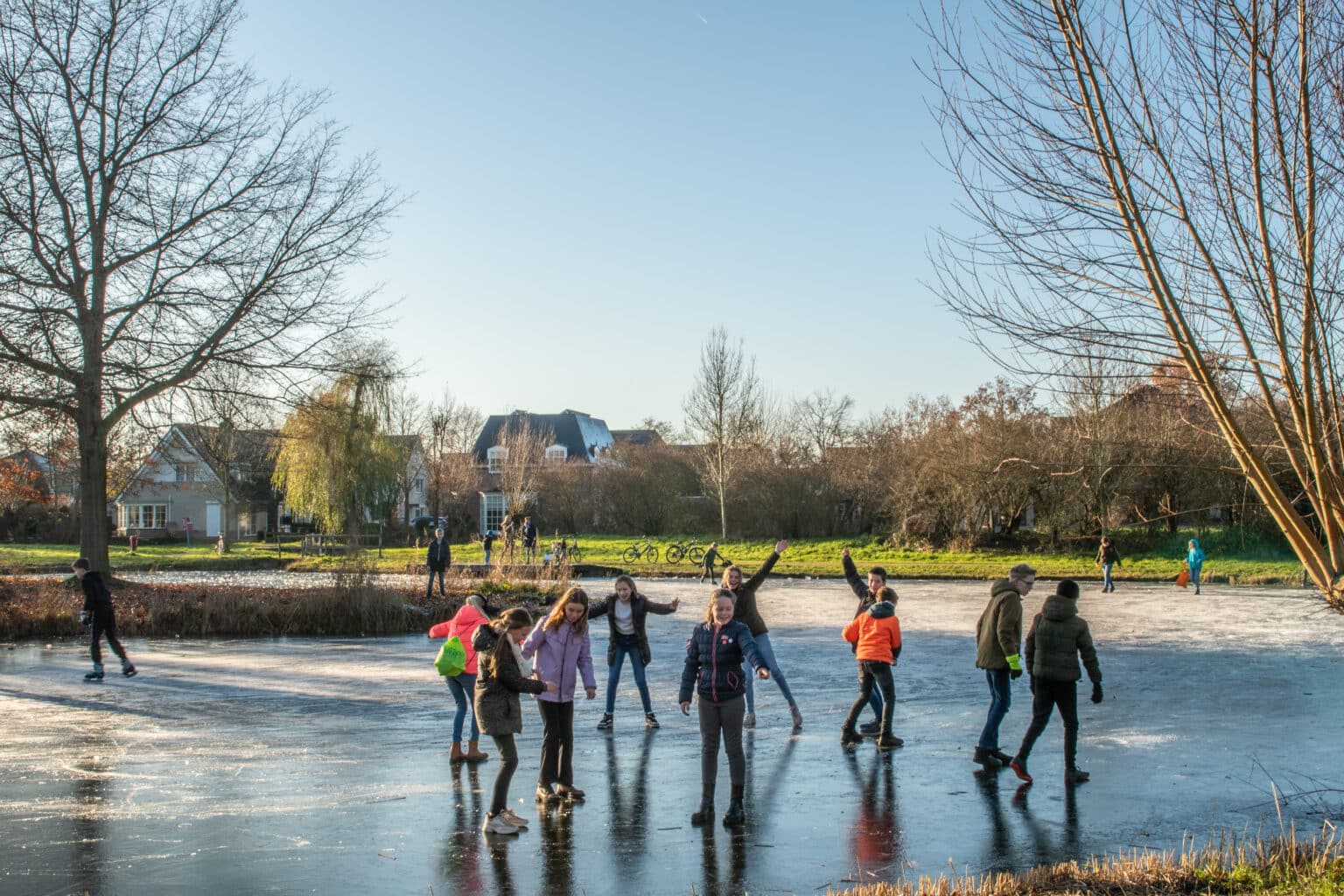 Schaatsen op natuurijs, zolang dat mogelijk is... · HG24